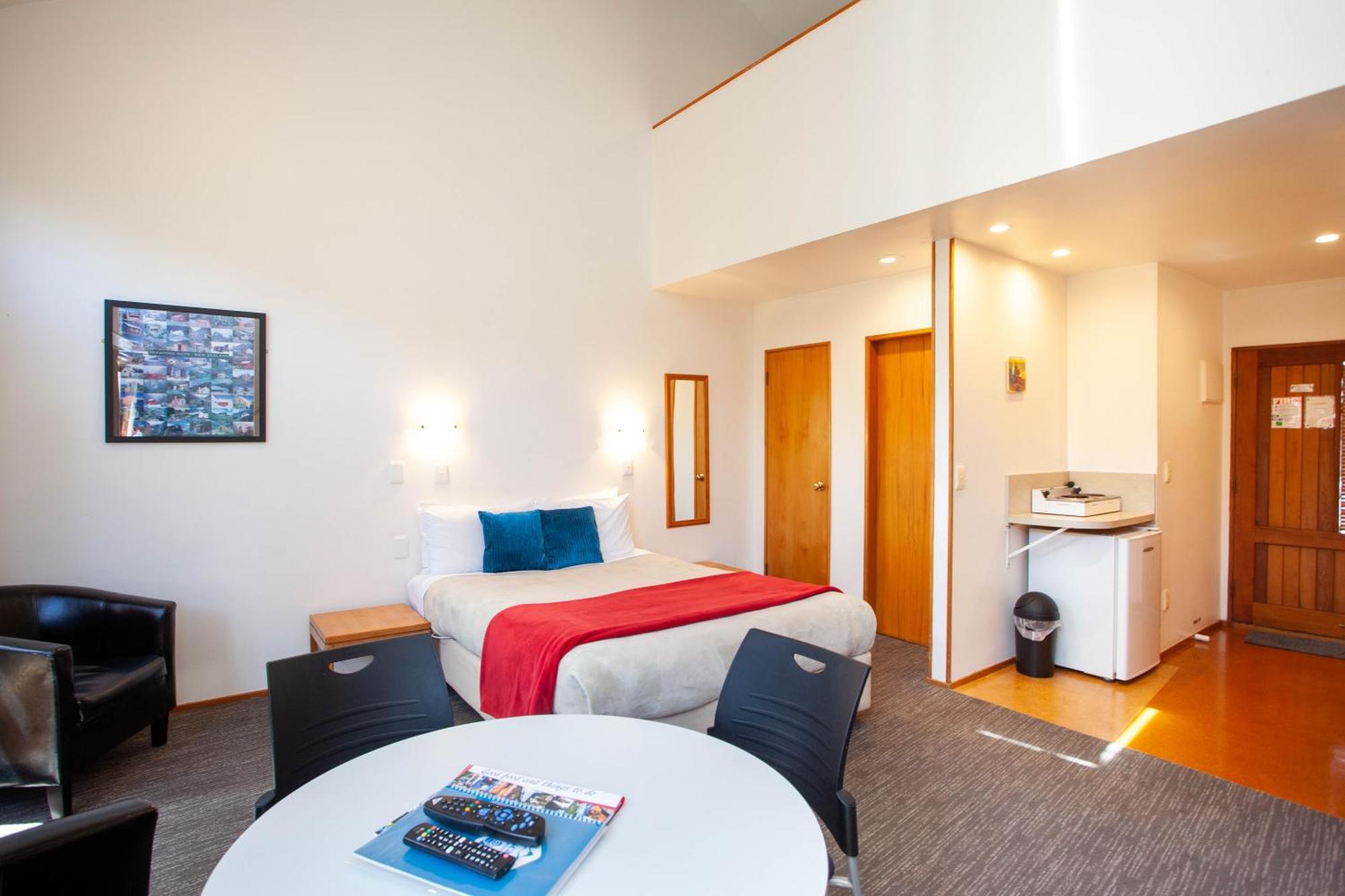 Cascades Lakefront Motel Lago Lago Taupo Habitación foto A typical studio apartment
