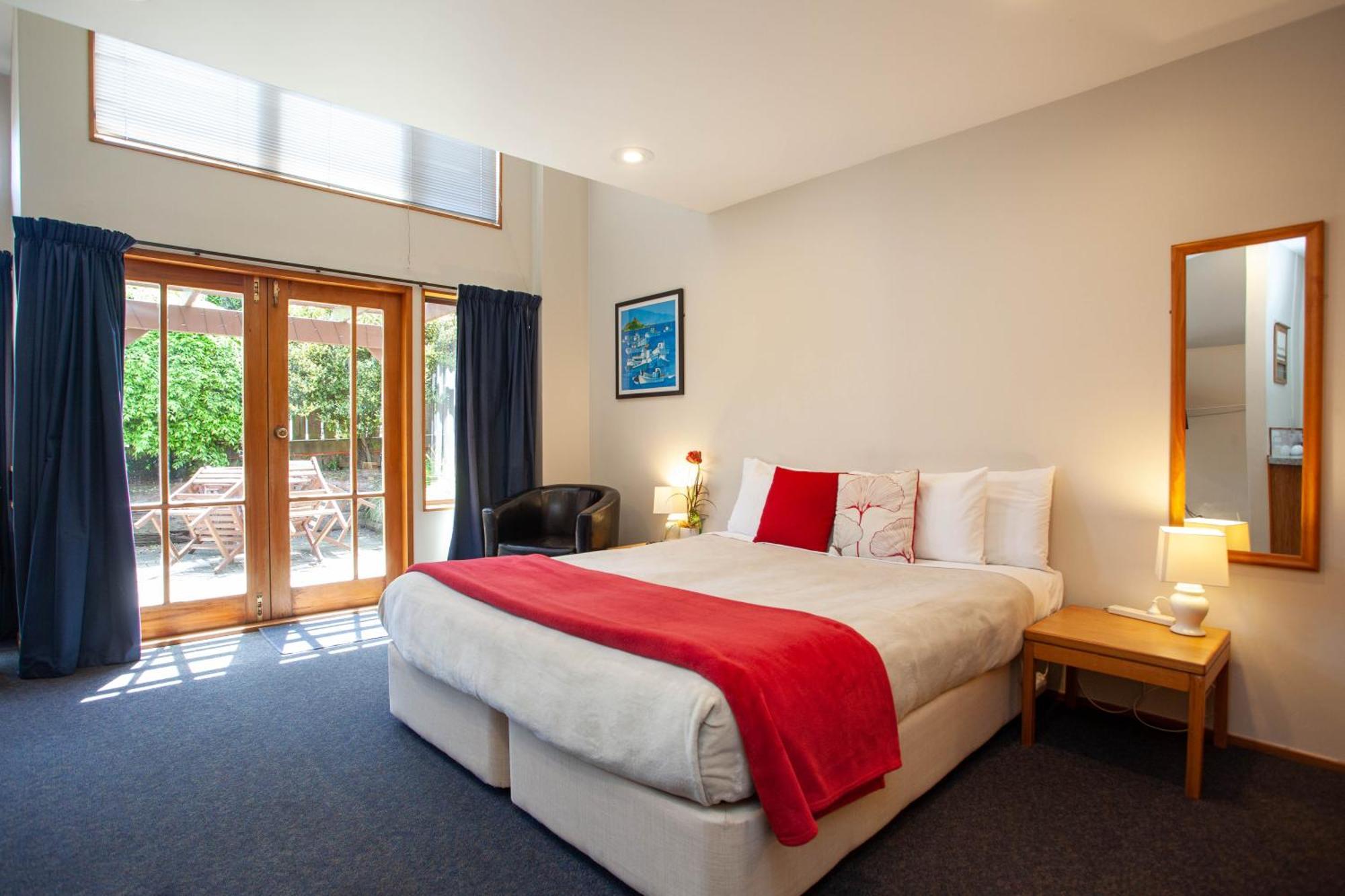 Cascades Lakefront Motel Lago Lago Taupo Habitación foto A typical motel room