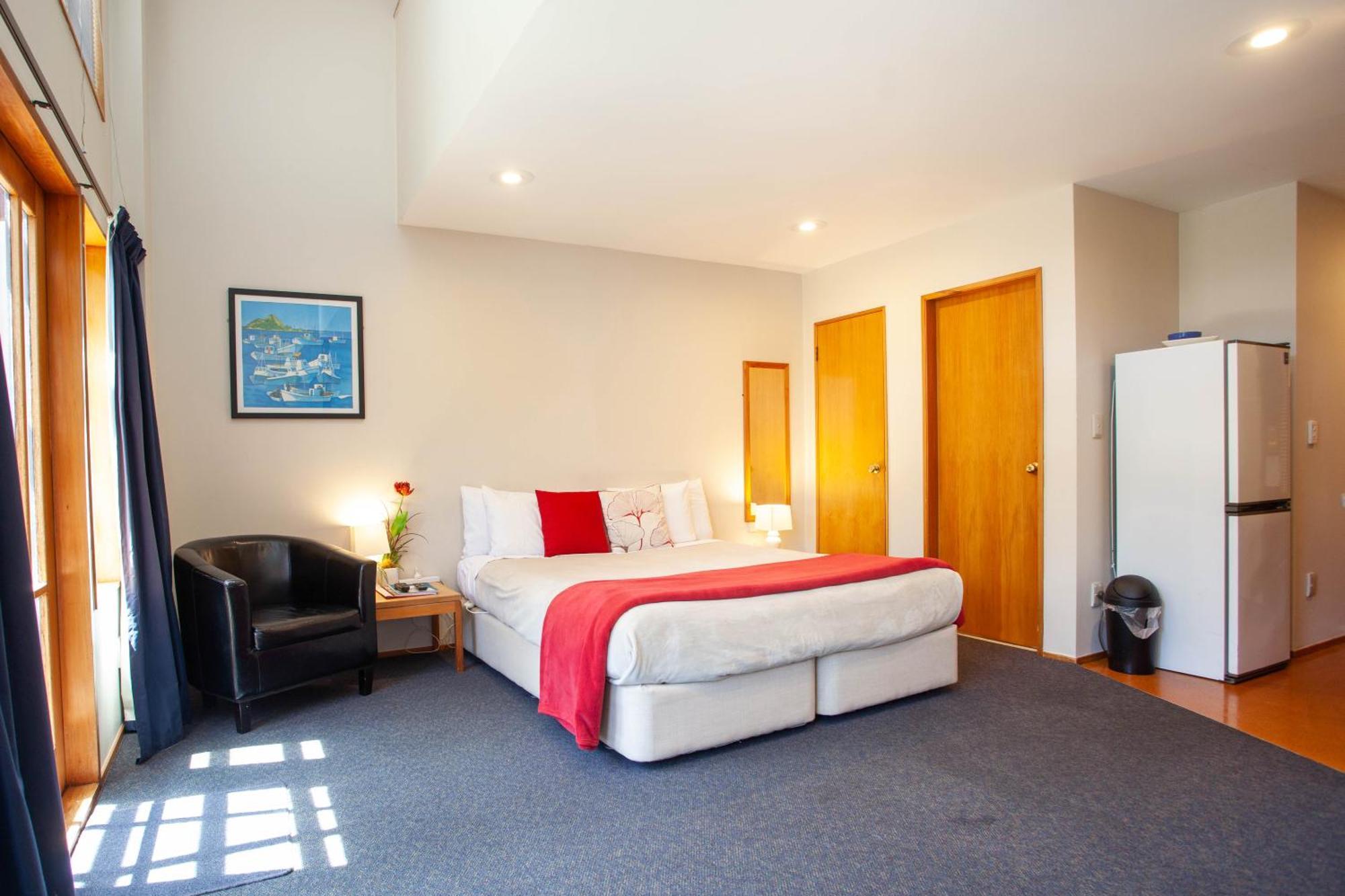 Cascades Lakefront Motel Lago Lago Taupo Habitación foto A typical studio apartment