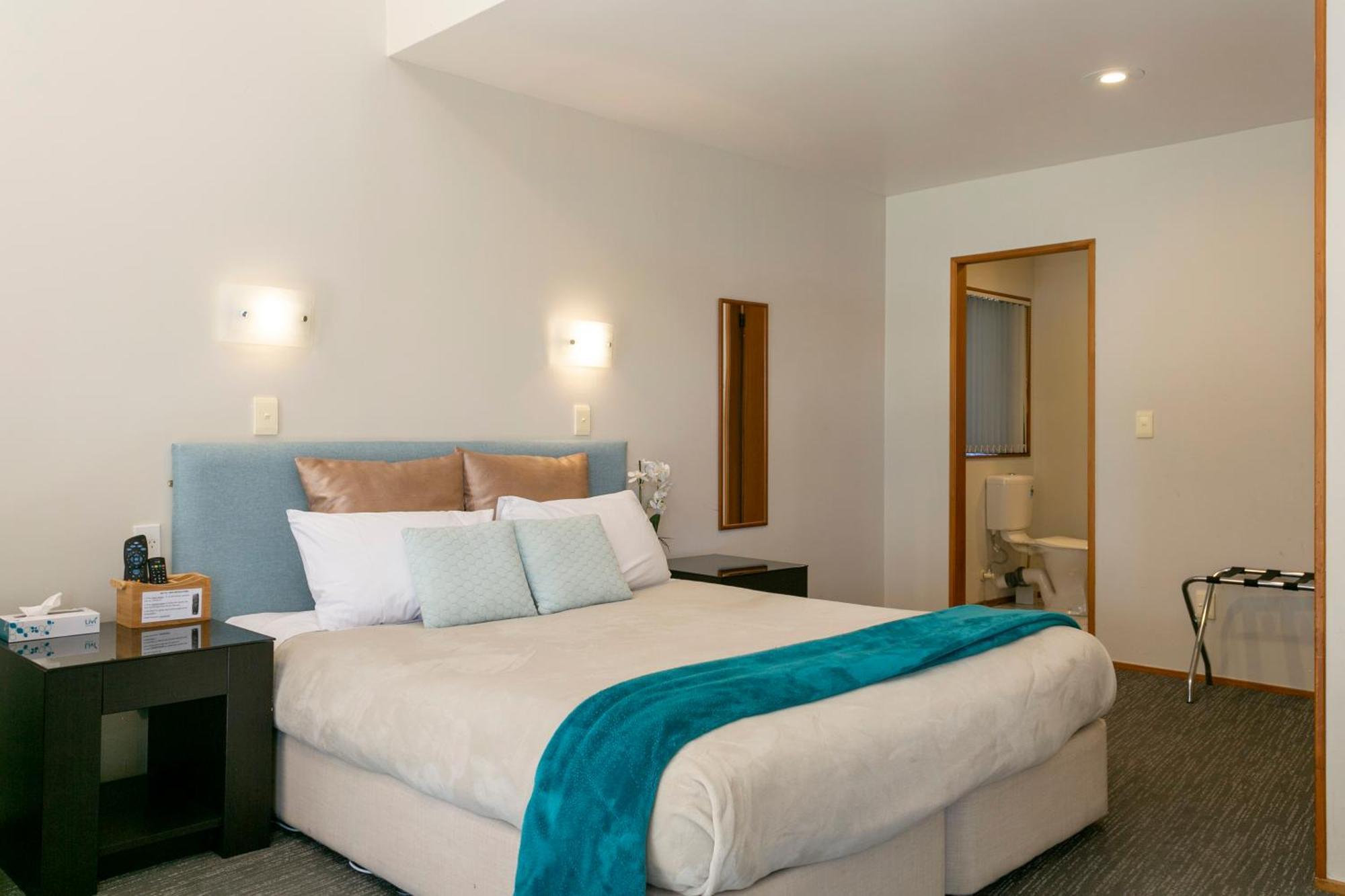 Cascades Lakefront Motel Lago Lago Taupo Exterior foto A typical motel room