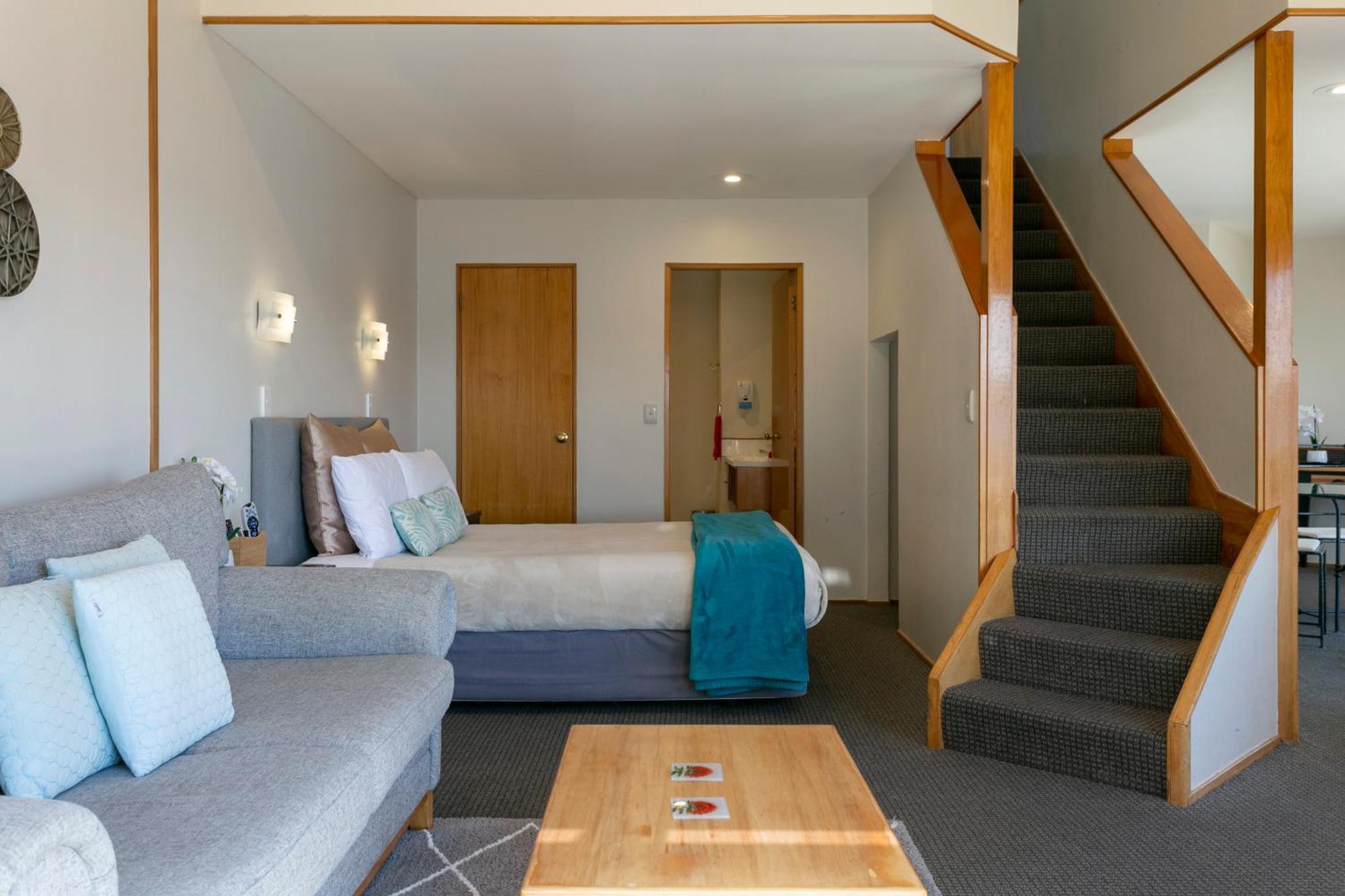 Cascades Lakefront Motel Lago Lago Taupo Exterior foto A suite at the hotel