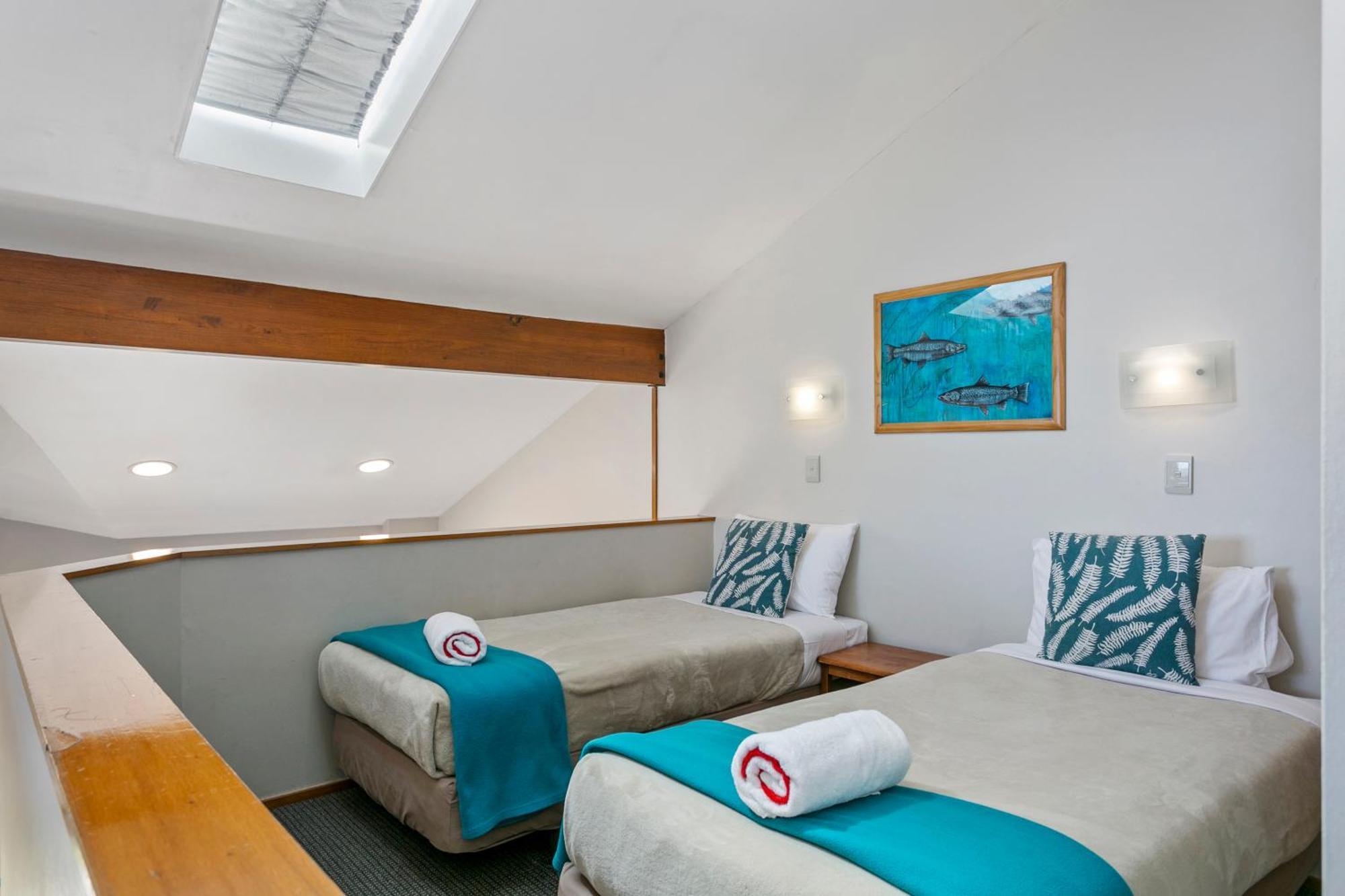 Cascades Lakefront Motel Lago Lago Taupo Exterior foto A room at the hotel